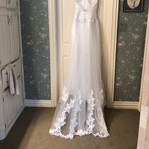 Beautiful long wedding/prom dress/gown